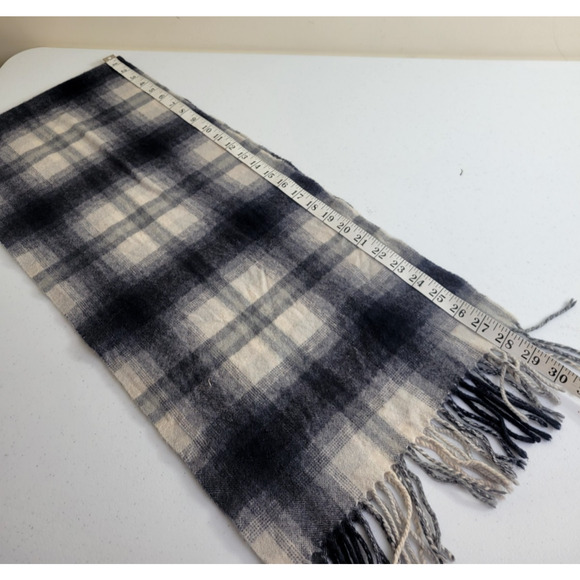 Nordstrom Wrap Shawl Scarf Gray Plaid 100% Cashmere Knit Rectangular 12"x56" - Picture 1 of 4